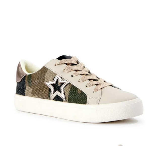 No Boundaries Camo Starred Memory Foam Sneakers. Size Juniors 7.5 - Picture 2 of 7